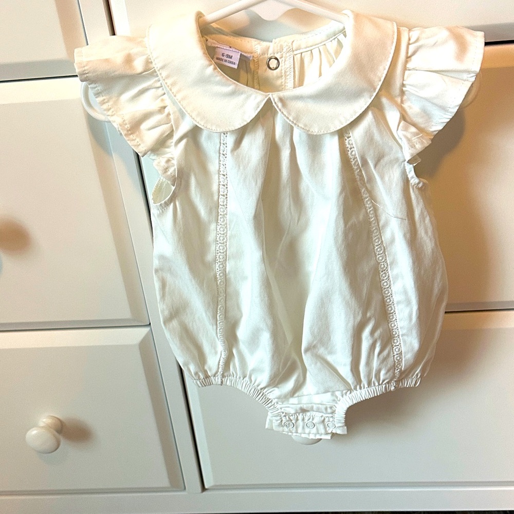 White Baby Romper with Ruffled Sleeves